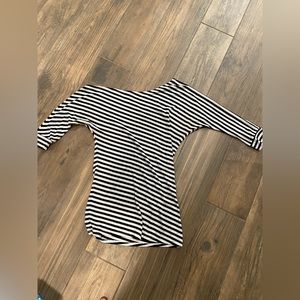 Black and white stripes 3/4 sleeve top